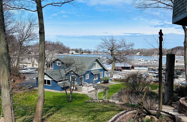 4-bedroom vacation home just 3 minutes drive to Lake Michigan