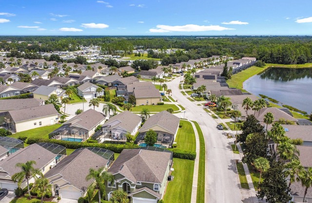 4-bedroom villa in welcoming Clermont with fitness room, AC