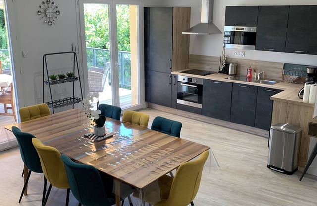 4-BEDROOM VILLAGE HOUSE SLEEPS 8