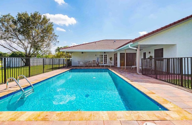 4 BR 3.5 w/pool. Near Delray Beach and Wellington