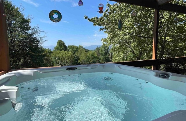 4 Cabins/Mountain Views/Jacuzzi/Wi-Fi/Large Groups