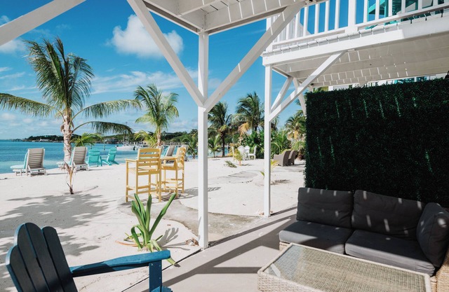 #4 - Guana Beach Inn @sunset beach, Guana Cay