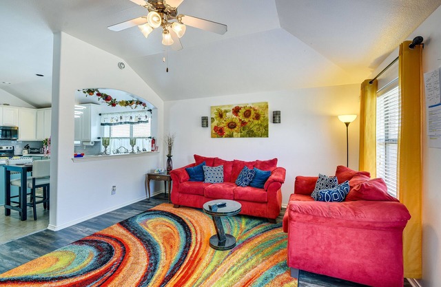 4 Mi to AT&T Stadium: Home w/BBQ in Grand Prairie