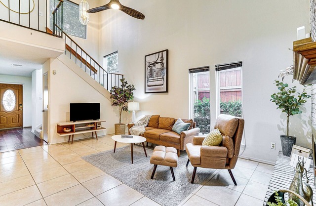 4 Mi to AT&T Stadium: Townhome in Fort Worth