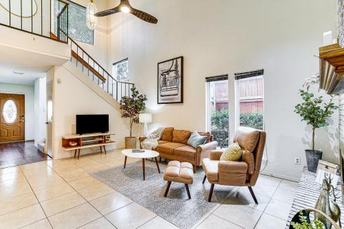 4 Mi to ATandT Stadium Townhome in Fort Worth