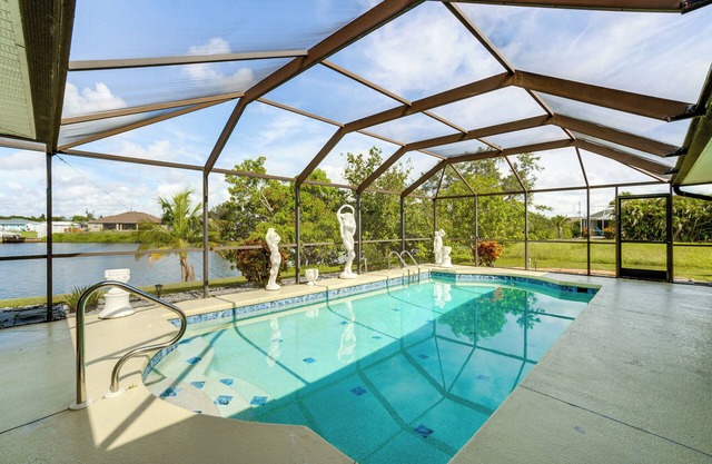 4 Mi to Beach: Canal-Front Home in Port Charlotte!