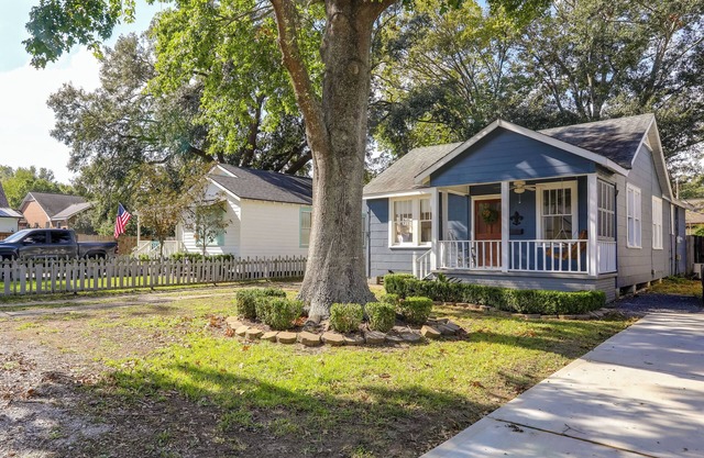 4 Mi to Dtwn: Baton Rouge Bungalow w/Private Yard