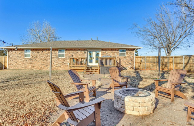 4 Mi to Dtwn Guthrie: Family Home w/Fire Pit!