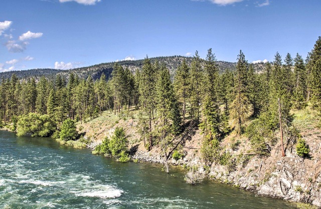 4 Mi to Long Lake Access: Spacious Vista Retreat