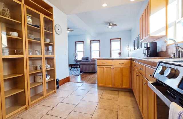 4 Minutes to Lake Michigan - FREE Kayak & Bike Rental