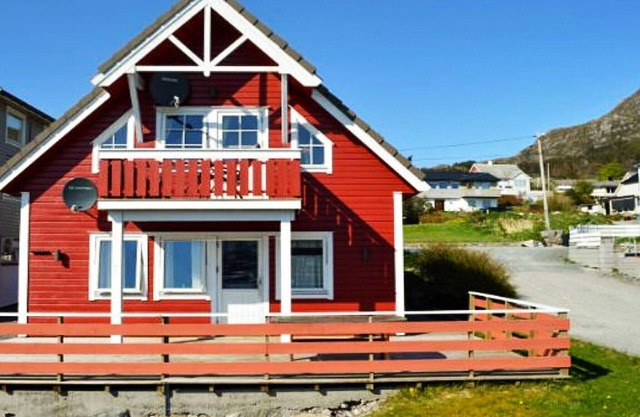 4 person holiday home in MÅLØY-By Traum