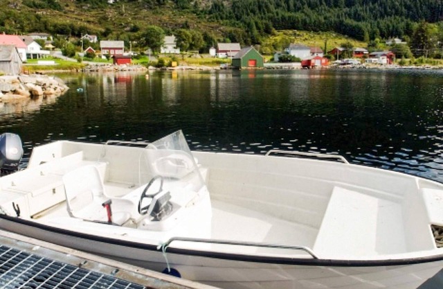 4 person holiday home in MÅLØY