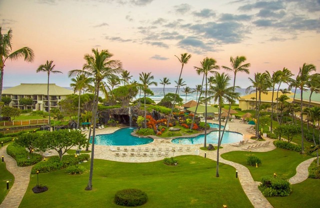 4 Star Beachfront Resort. AC. Lanai. Restaurant. Pool. Gym. Spa.