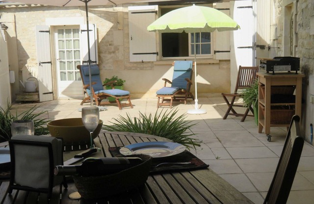 4 x Star Retreat in Cognac Area Town.