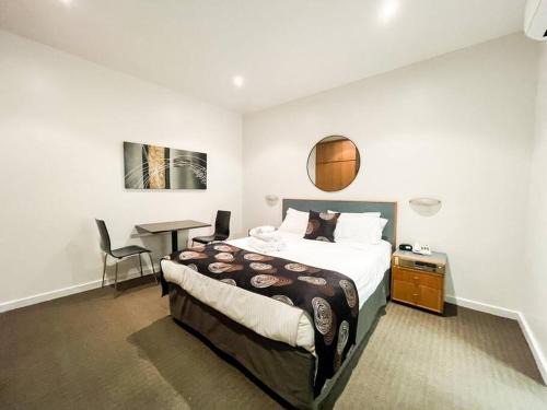 410/247 studio gouger st Ex hotel room in city