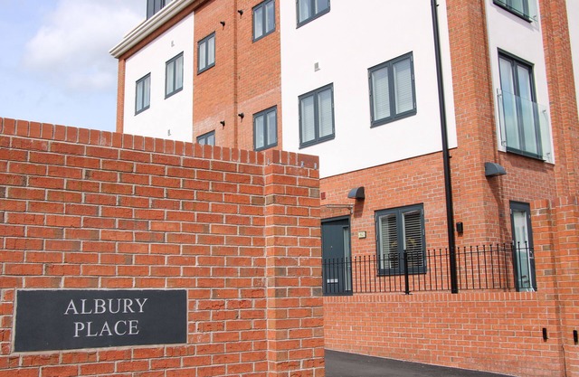 42 ALBURY PLACE, character holiday cottage in Shrewsbury