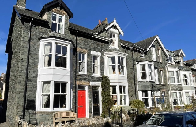 45 Eskin Street - sleeps 6 guests in 3 bedrooms