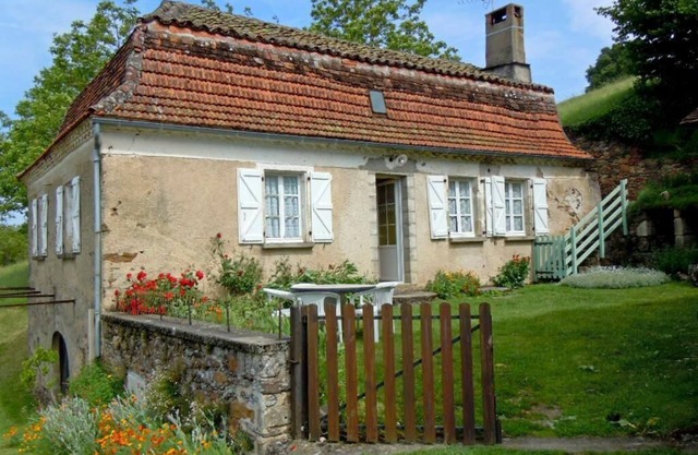 46G10933 - CORNAC - Cottage