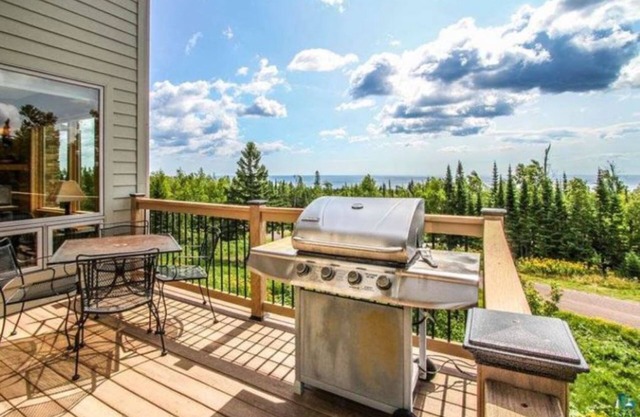 4BD, 3BA - Spacious with Lake & Mountain Views