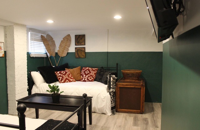 4bed studio basement! 5min->downtownKC