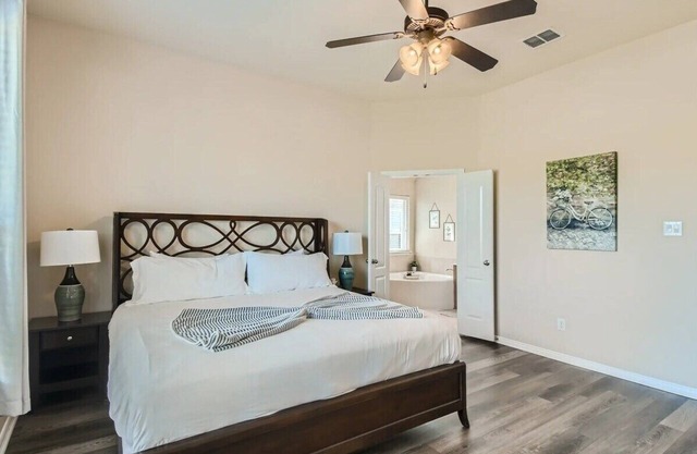 4BR Family Retreat w/Backyard and Games!