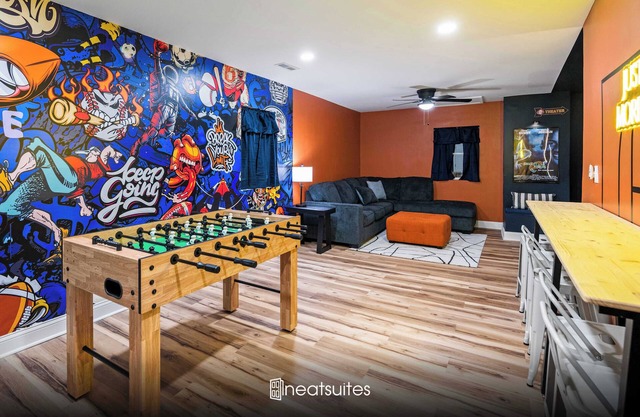 4BR, Home Theater, near Spooky Nook Sports Complex