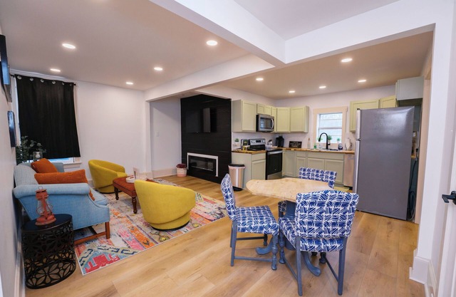 4BR Knoxville home close to downtown, UT & interstate! Free local gift cards!