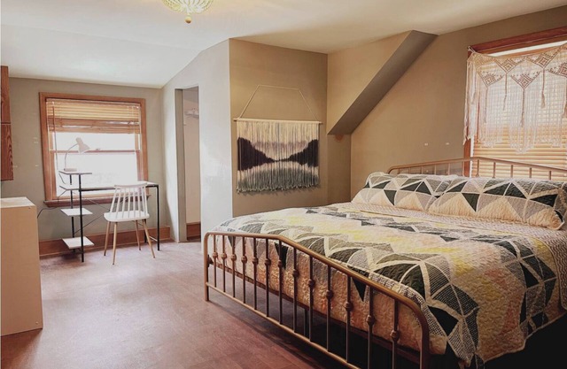 4BR Near CVNP,Sleeps 10,Cuyahoga Falls,Pets Ok