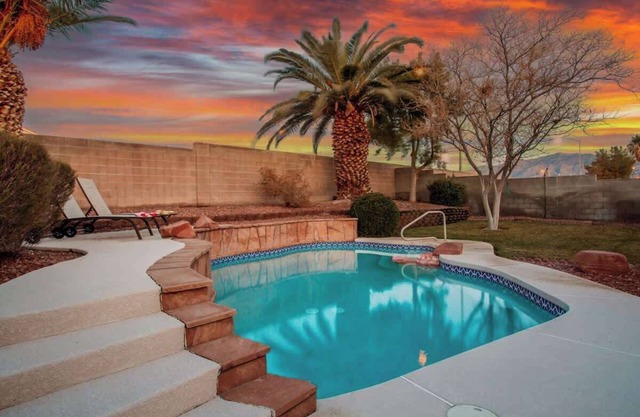 4BR Pool, Spa & Retro Arcade Polished Vegas Stay