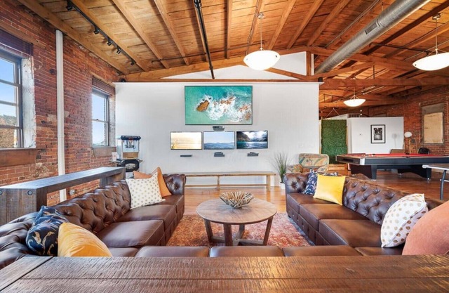 4K sqft LOFT | Gym | Pool Table | Ping Pong