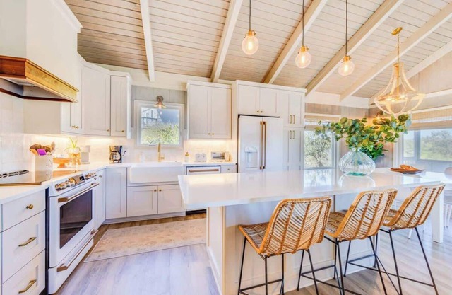 4Min Walk to Beach + Community Pool & Tennis