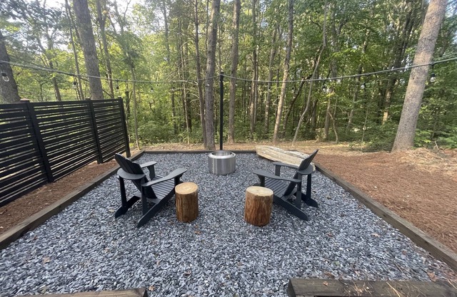 5.5mi to Helen - Couples Shower - Private Fire Pit