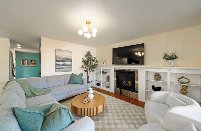 5 BD/3.5BA -Arcade-WFH Desks-Pool/Pingpong Table