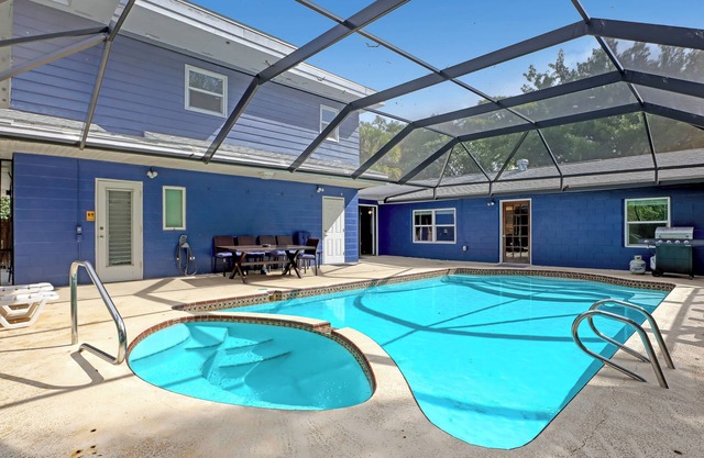 5 Bed 4 Bath Pool/Spa Home Sleeps 14+