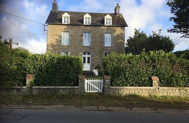5 Bed Historical Farmhouse in Villedieu Les-Poeles (home of racehorse ‘Ozo')