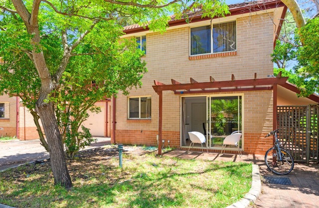 5 bed Townhouse near Macquarie Uni with WiFi&Free Parking