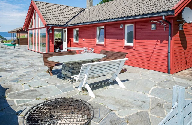 5 bedroom accommodation in Sjernarøy