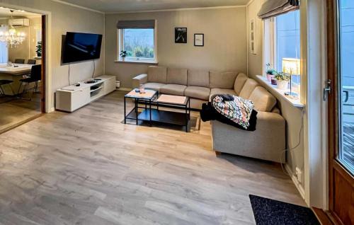 5 Bedroom Awesome Home In Etne