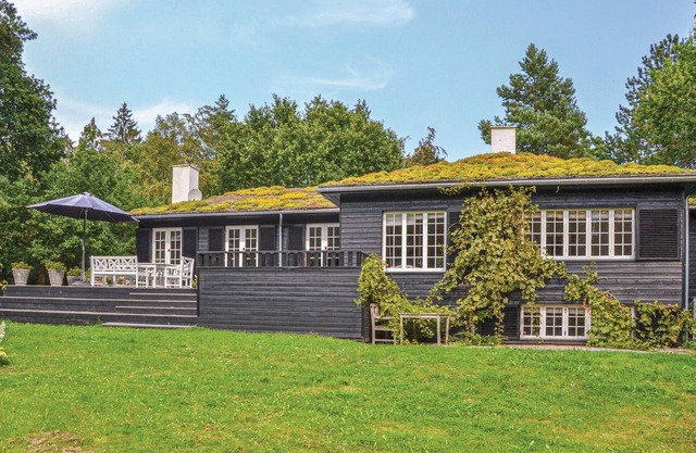 5 bedroom lovely home in Hornbæk