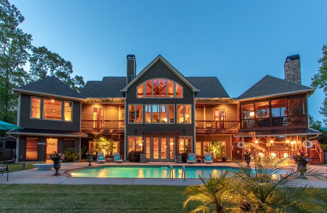 5 Bedroom Luxury Retreat -Pool, 2-Story Boat Dock, Game Room, Tikki Bar, Privacy