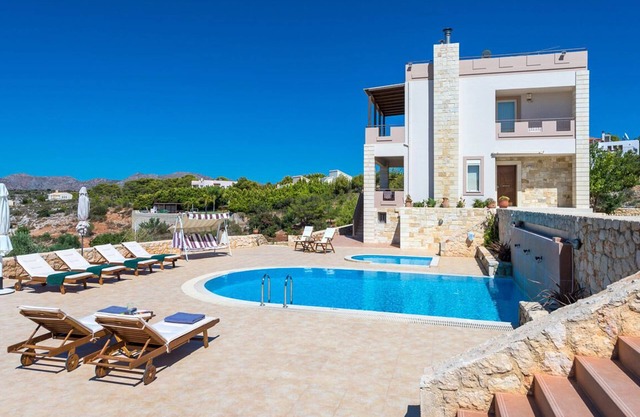 5 Bedroom Luxury Villa With Pool, Childrens Pool, Sea View And Near The Beach