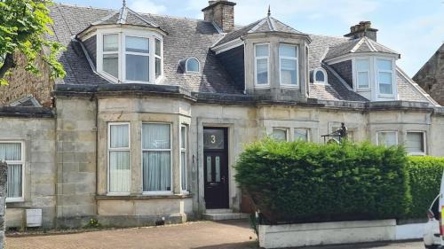 5 Bedrooms Sleeps 10 Full Kitchen Parking