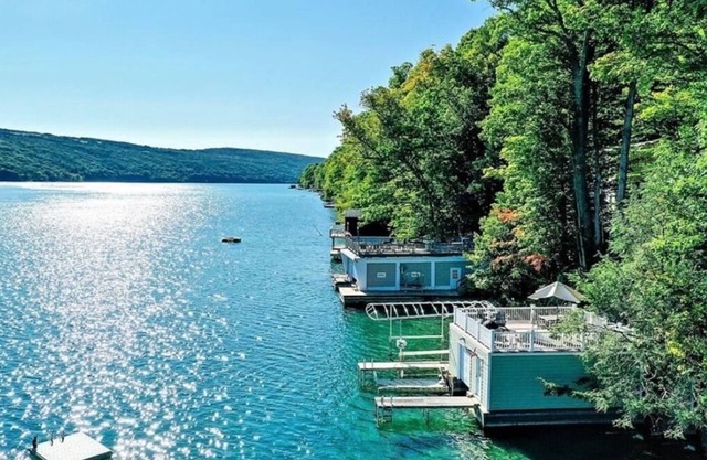 5 BR with Boathouse on Skaneateles Lake