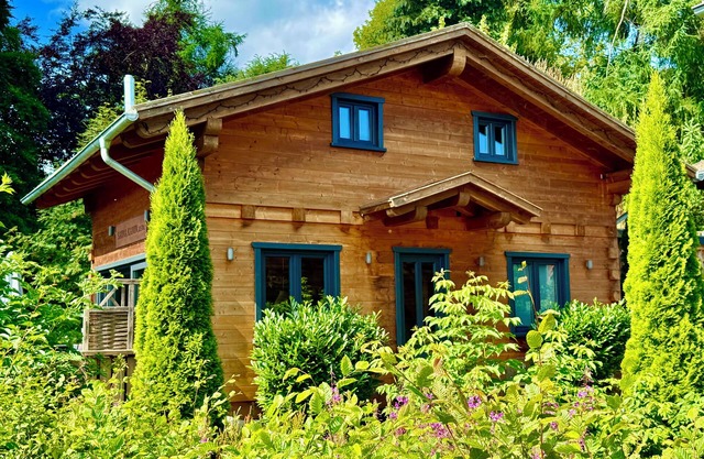 5 * log cabins with sauna, fireplace, terrace, barbecue etc. in alpine chalet style