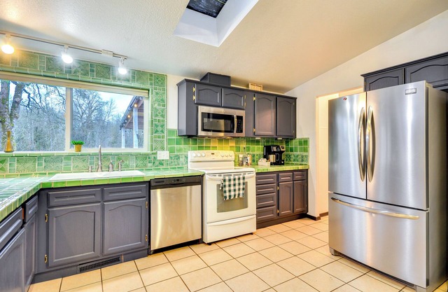 5 Mi to Forest Grove: Historic Farmland Escape