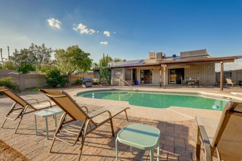 5 Mi to Mill Ave Tempe Home with Pool and Fire Pit