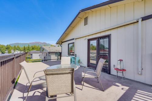 5 Mi to State Park Mtn-View Apt in Anchorage
