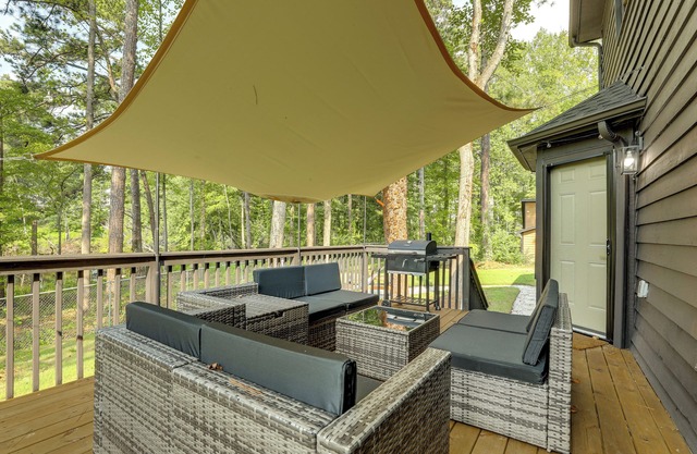 5 Mi to Stone Mountain: Family Home