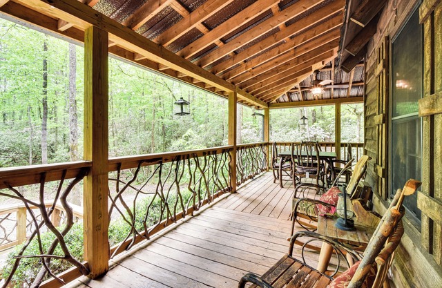 5 Mi to Unicoi State Park & Lake: Hot Tub Haven!