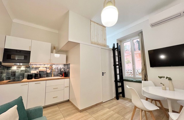 5 min to Beach – 15 min to Monaco Grand Prix- Cozy Studio with Mezzanine